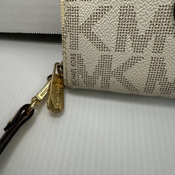 Michael Kors Logo Jet Set Continental Wallet Wristlet Vanilla/Gold - Picture 3 of 9